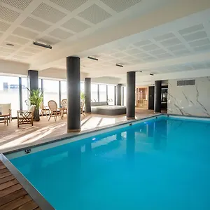https://le-barracuda-spa-centre-port-pieds-dans-leau-vue-mer.inbrittany.com
