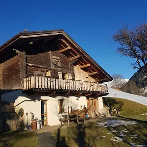 https://aux-fermes-de-la-croix.hotels-rhonealpes.com